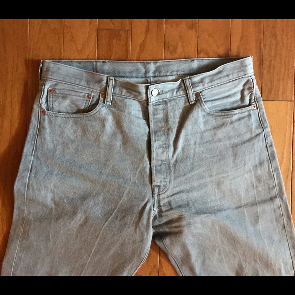 Men’s Faded Light Blue 501 Button 🪰Levi’s Jeans! - Picture 4 of 11